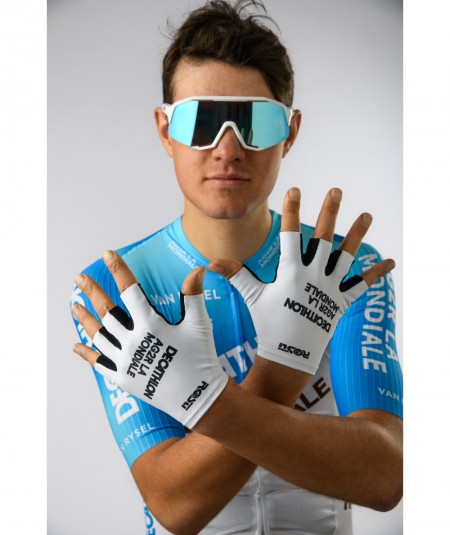cycling glove from the professional DECATHLON AG2R TEAM team.