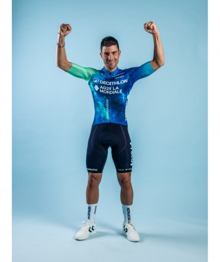 The complete collection of official AG2R la Mondiale outfits by ROSTI